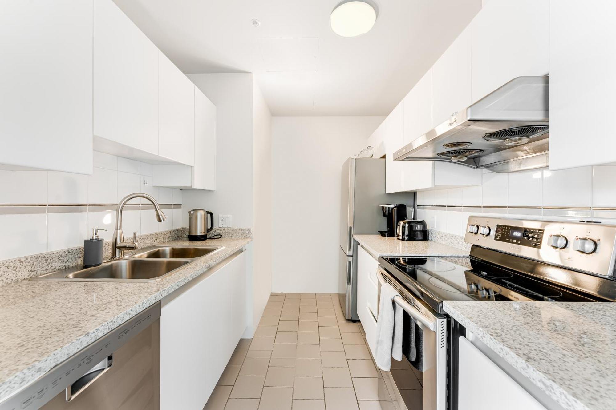 Urban Oasis 2 Bedroom With City And Mountain Views In Downtown Haven * Vancouver
