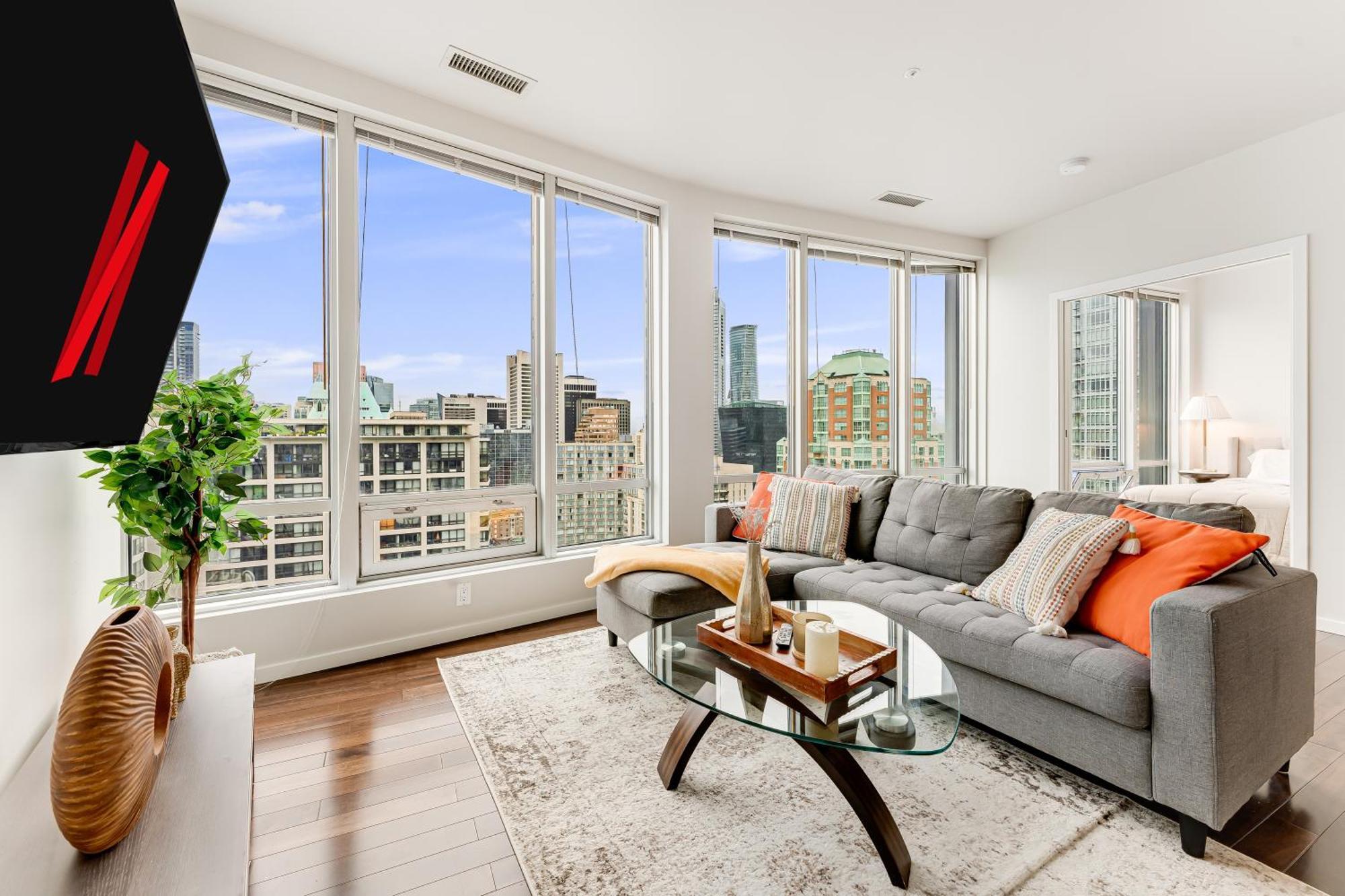 Urban Oasis 2 Bedroom With City And Mountain Views In Downtown Haven Vancouver